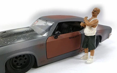 Auto Theft I Figure, White/ Green - American Diorama Figurine 23816 - 1/24 Scale