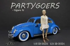 Partygoers Figure IV, Beige And White - American Diorama 38224 - 1/18 Figurine - Diorama Accessory