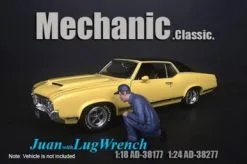 American Diorama Mechanic Classic Juan With Lug Wrench 38277 - 1/24 Scale Figurine - Diorama Accessory