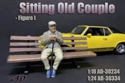 Sitting Old Couple Figure I - American Diorama 38334 - 1/24 Figurine - Diorama Accessory