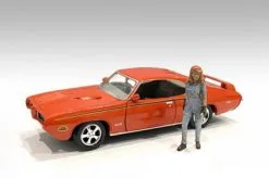 Retro Female Mechanic III, Blue - American Diorama 38346 - 1/24 Scale Figurine - Diorama Accessory