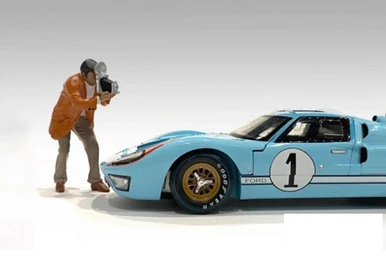 Race Day 1 Figure III - American Diorama 76385 - 1/24 Figurine - Diorama Accessory