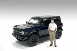 The Dealership - Customer I, White And Beige - American Diorama 76408 - 1/24 Scale Figurine