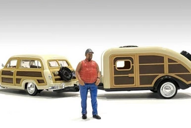 Campers Figure 1, Orange - American Diorama 76434 - 1/24 Scale Figurine - Diorama Accessory