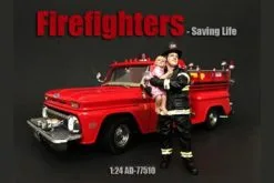 Firefighter Saving Life, American Diorama 77510 - 1/24 Scale Accessory For Diecast Cars